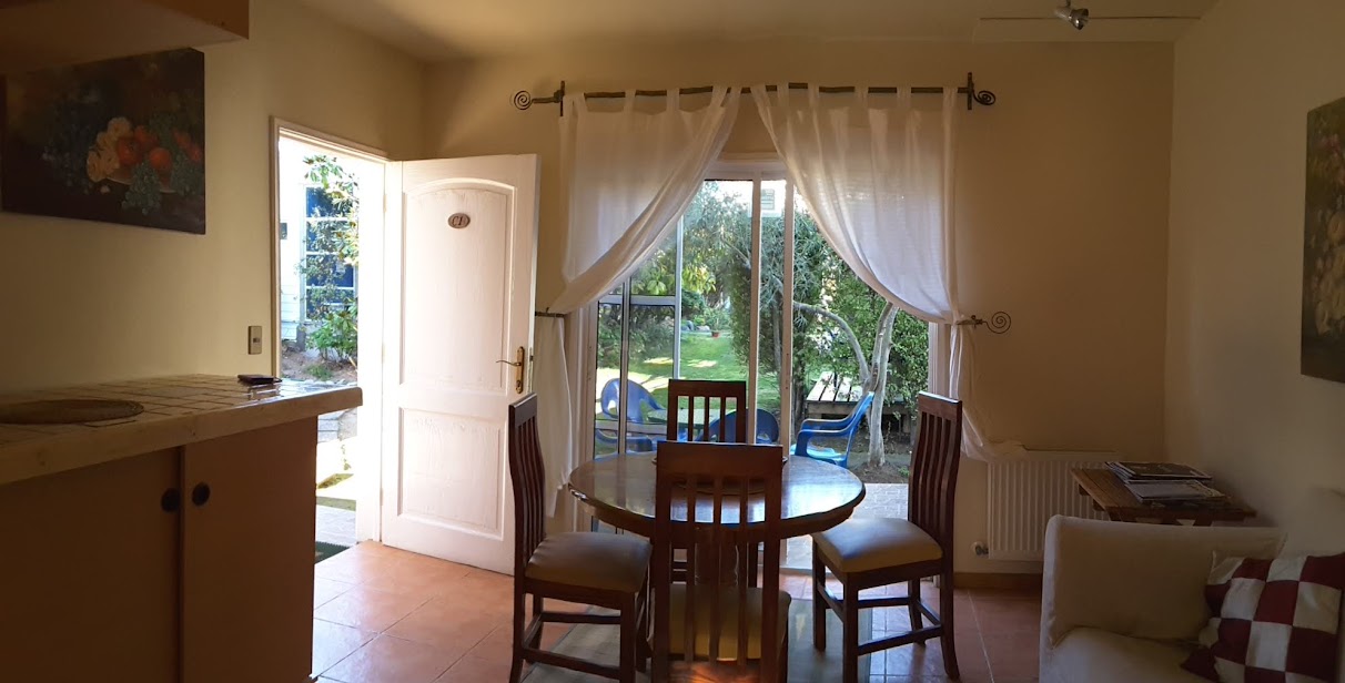 Comedor · Living con terraza y jardines